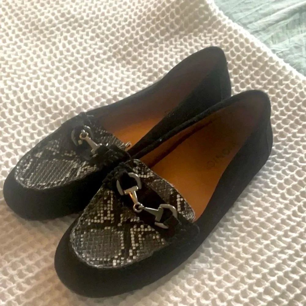 Bionic Sz 8.5 Stylish Black and Black & Gray Reptile Suede Loafers
